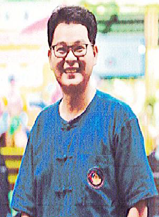 นายอัศวิน ไขรัศมี