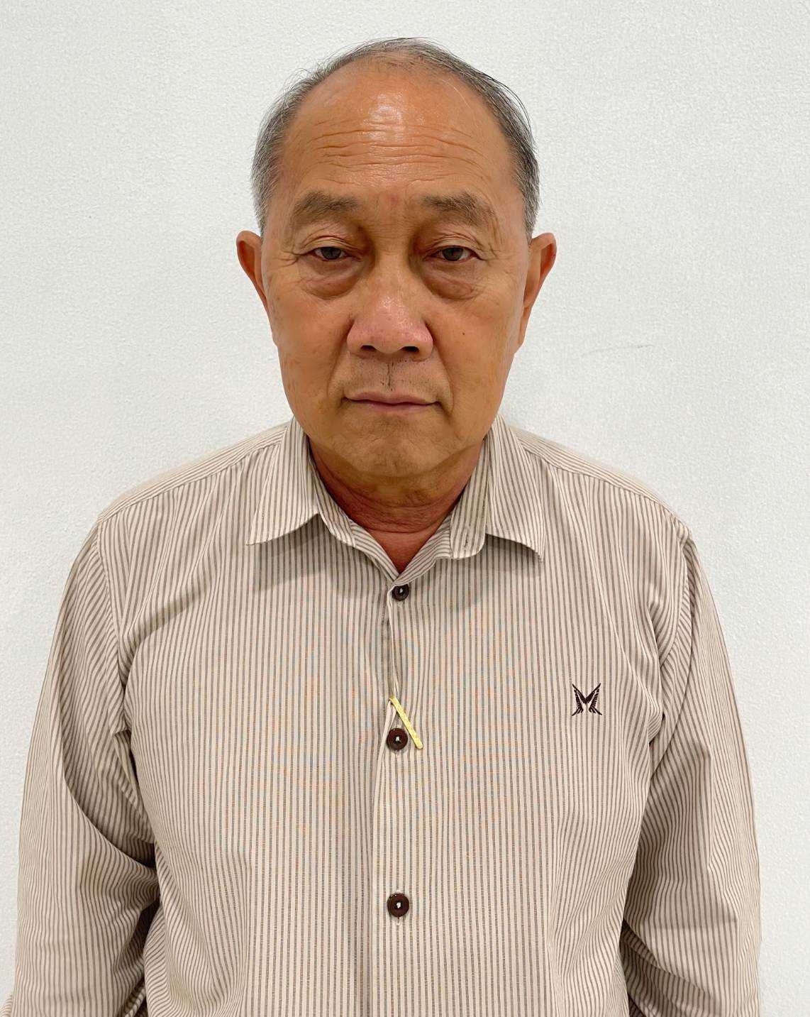 นายประกอบ จำรูญพานิชย์กุล