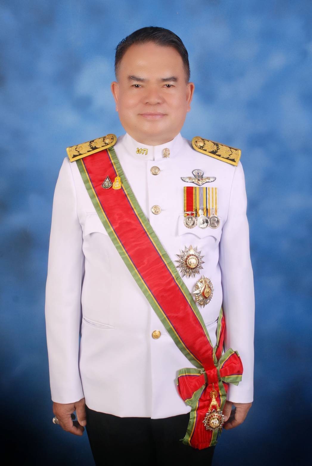 นายเรืองยศ เเวดล้อม