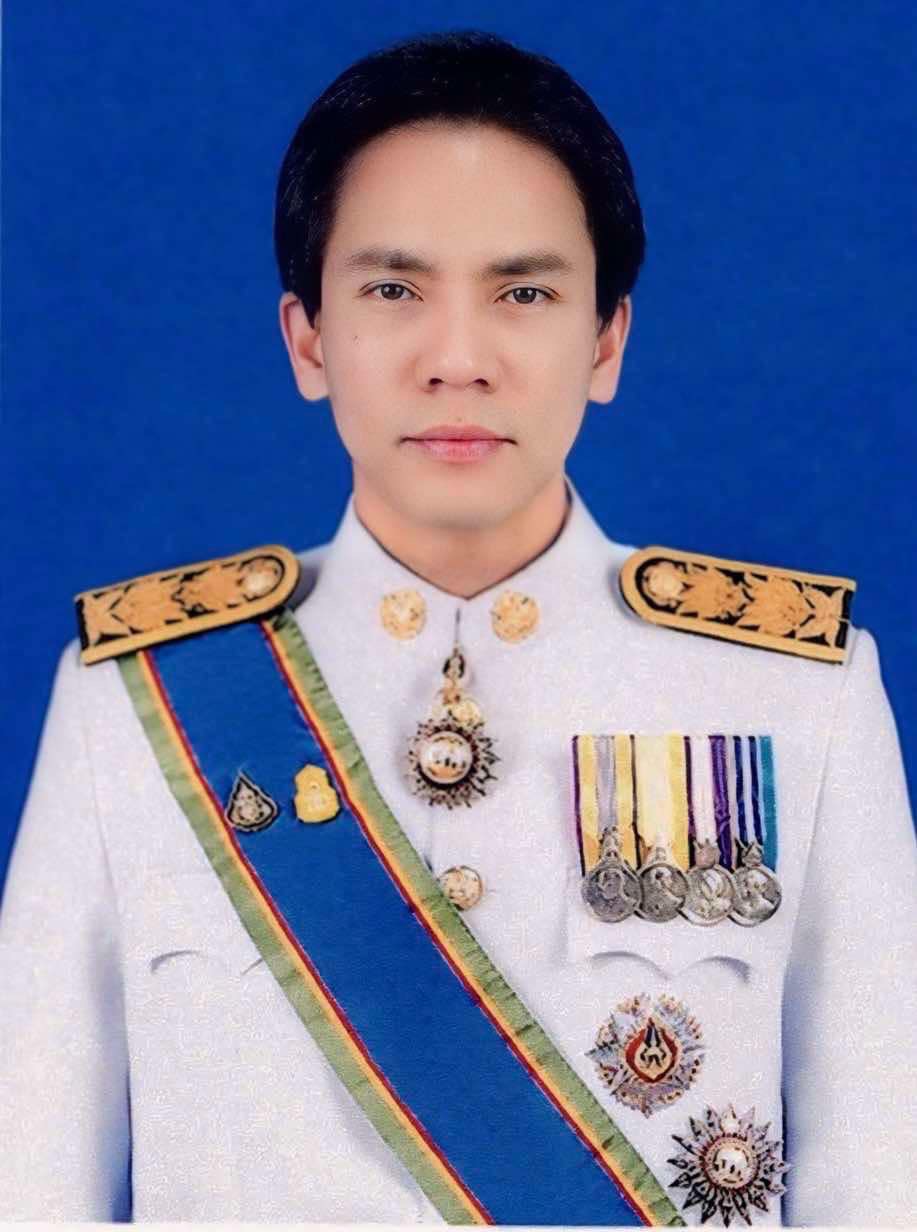 นายนราวุฒิ  รัตนัง