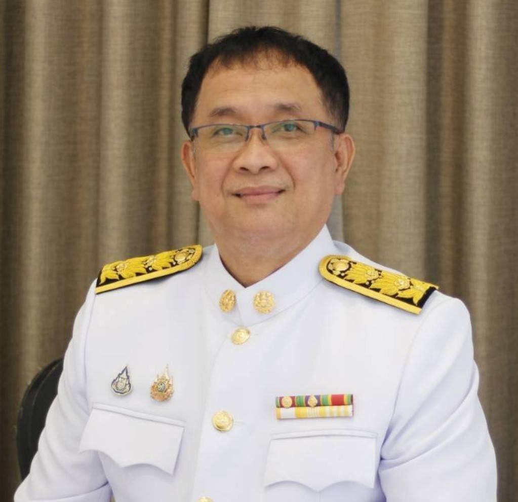 นายพิพัฒน์ สัสดีแพง