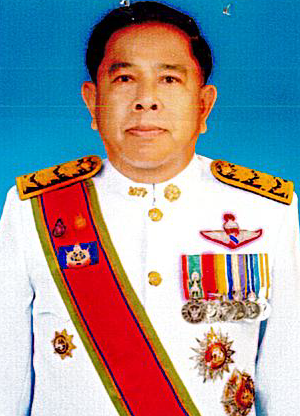 นายอารัต เมืองจร