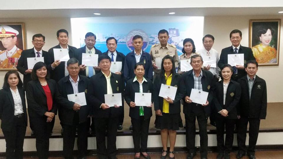 นายนพปฎล เมฆเมฆา ผู้ตรวจราชการสำนักนายกรัฐมนตรี เขตตรวจราชการที่ 9 เป็นประธานการประชุมคณะกรรมการธรรมาภิบาลจังหวัดชลบุรี ครั้งที่ 1/2559 ณ ห้องประชุมพระพิพิธโภไคย ชั้น 3 ศาลากลางจังหวัดชลบุรี และมอบเกียรติบัตรให้แก่กรรมการที่หมดวาระดำรงตำระการดำรงตำแหน่ง