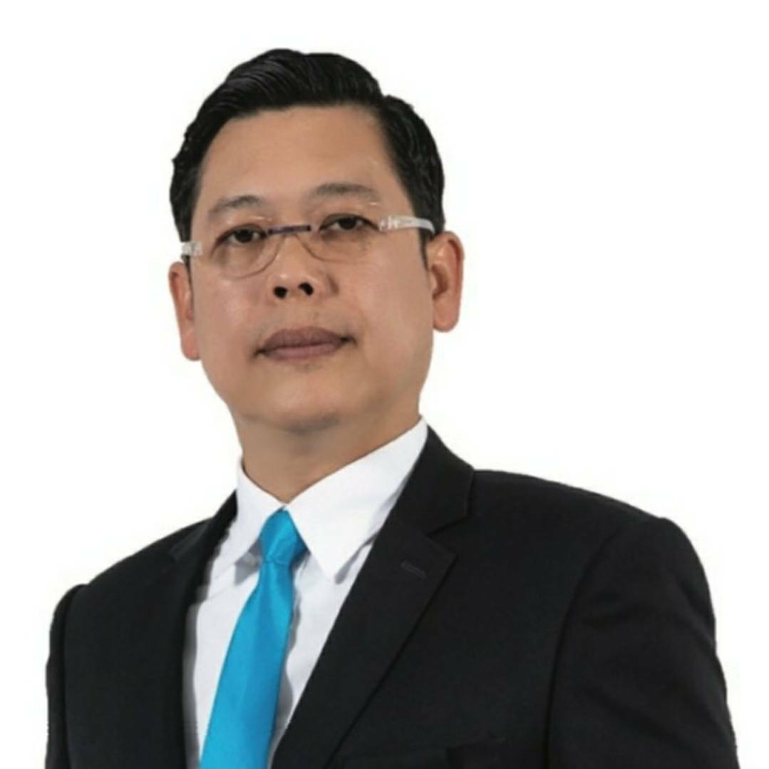 นายพัลลภ แซ่จิว
